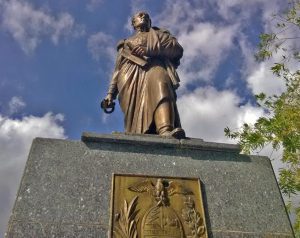 Estatua de Bolívar sin la espada. Plaza Bolívar de Escuque, Trujillo-Venezuela. Foto Ailyn Hidalgo Araujo, diciembre 2017 / archivo IAM Venezuela.