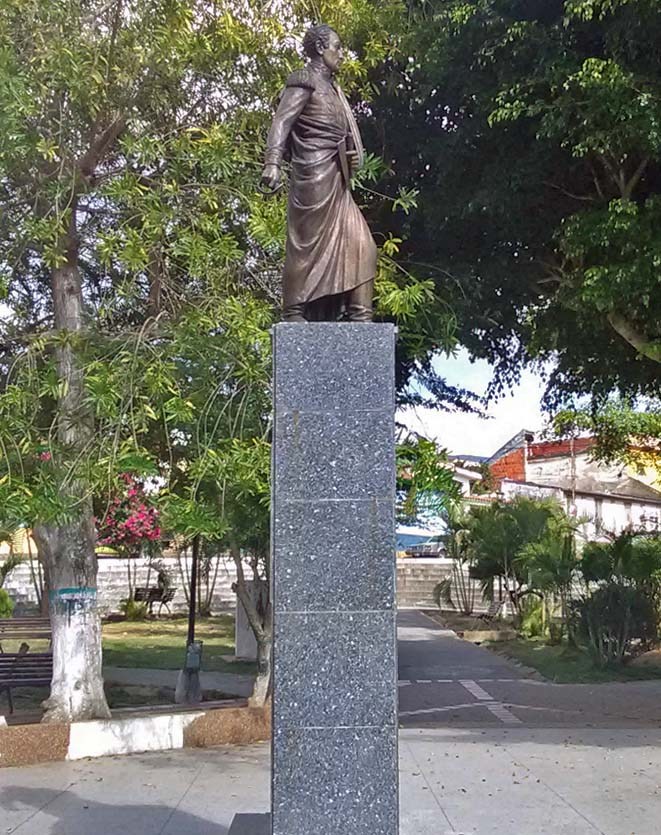 La espada de la estatua pedestre de Simón Bolívar ha sido robada 3 veces desde 2015 en la plaza Bolívar de Escuque, Trujillo. Foto Ailyn Hidalgo A., diciembre-de-2017.