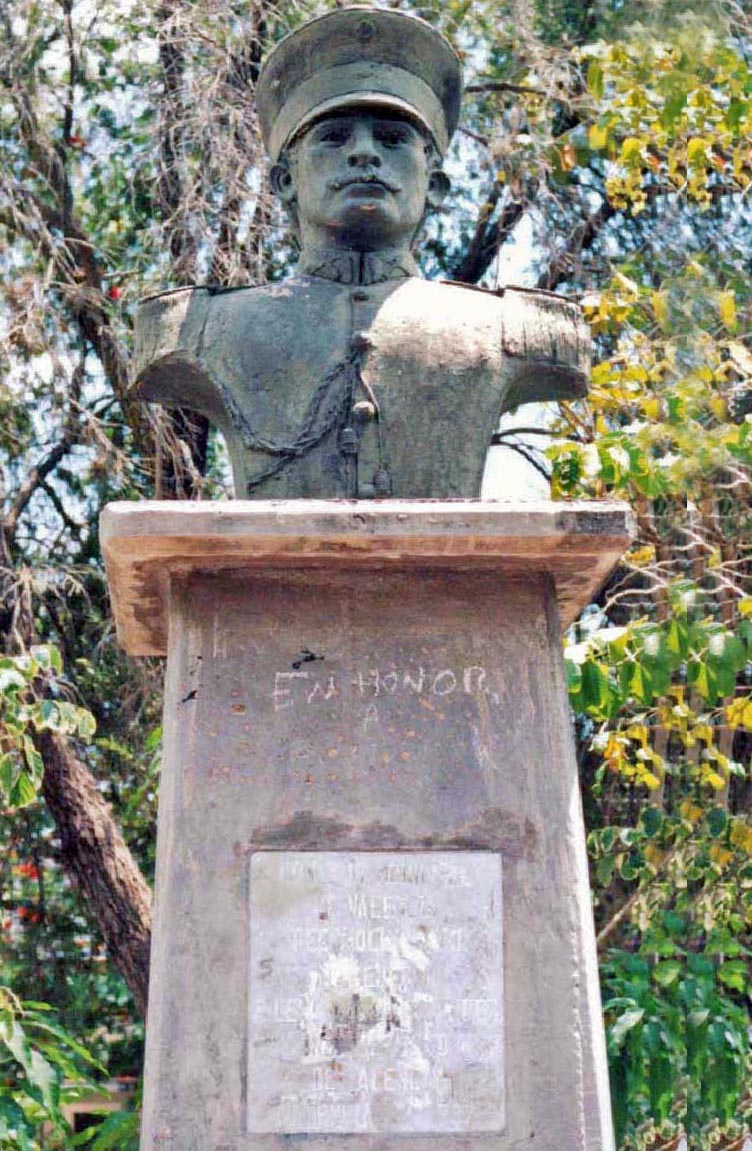 Busto de Celestino Hernández, desaparecido. Foto Luis A. Espinel