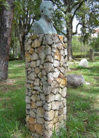 Monumento a Emilio Menotti Spósito, desvelado el 14 de diciembre de 1963. Foto: Samuel Hurtado Camargo, 30 de octubre de 2005.