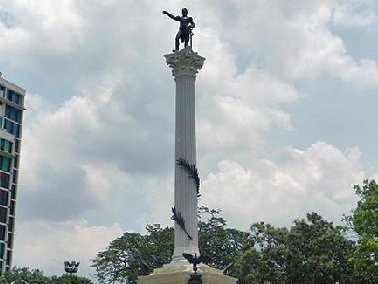 Monumento a Carabobo o monolito de la plaza Bolívar de Valencia