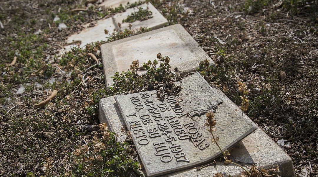 En el Cementerio del Este el robo de bronce “es una práctica diaria”