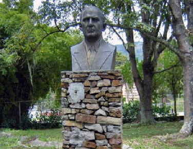 Busto de Caracciolo Parra Pérez