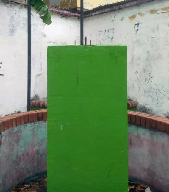 Pedestal sin el busto de José Antonio Páez, robado en Barinas el 17 de marzo de 2019. Foto José A. Pérez Larrarte, Facebook.