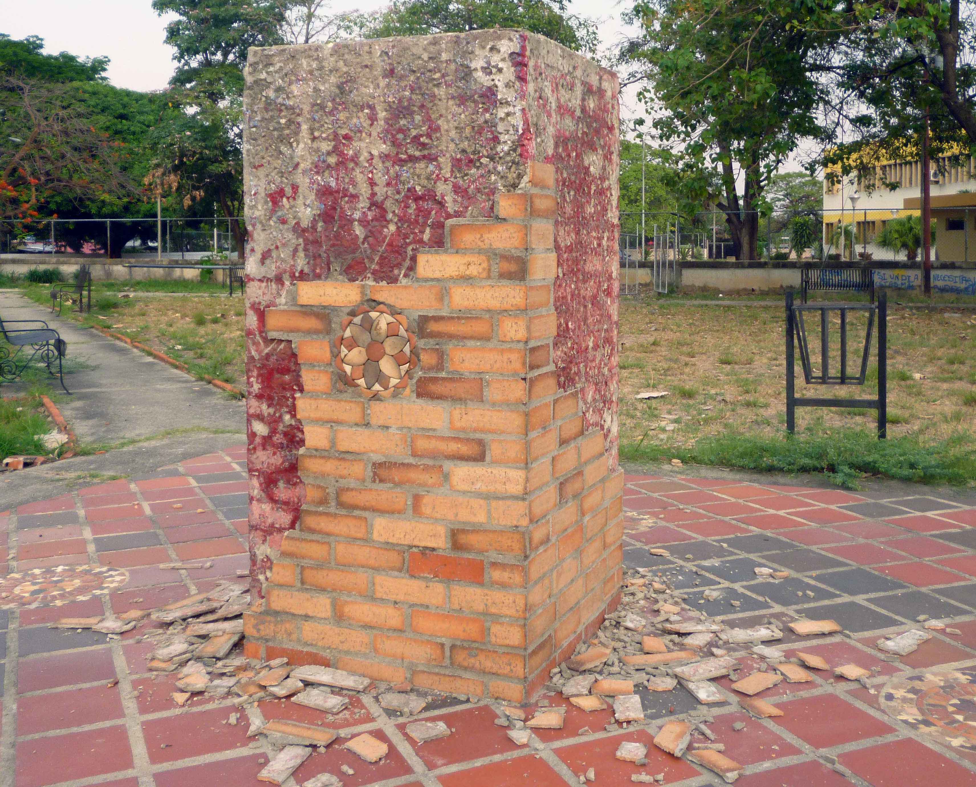 El pedestal sin el busto de bronce de José Antonio Páez. Foto Marinela Araque Rivero / archivo IAM Venezuela, abril de de 2019.